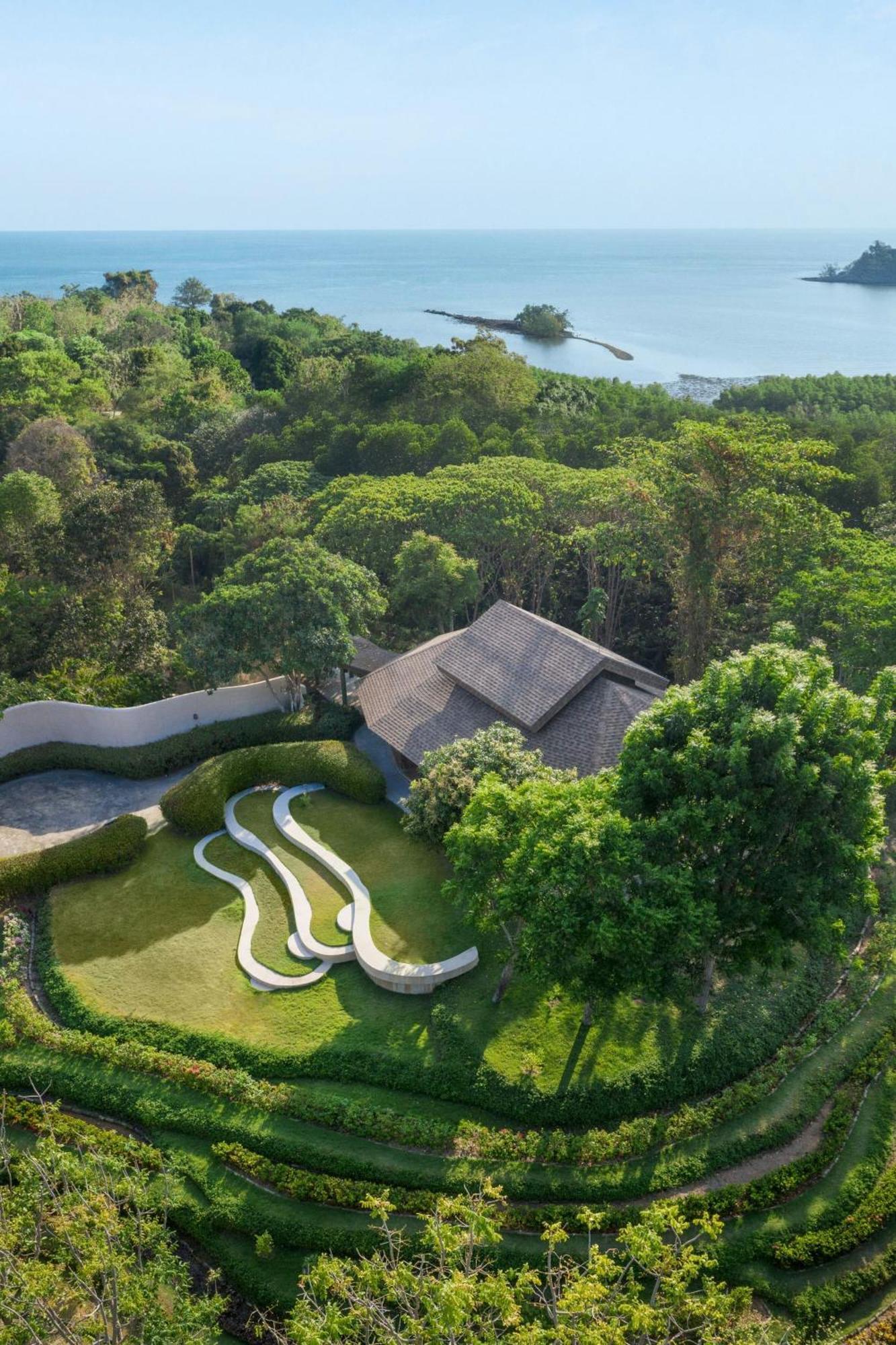The Naka Island, A Luxury Collection & Spa, Курортный комплекс